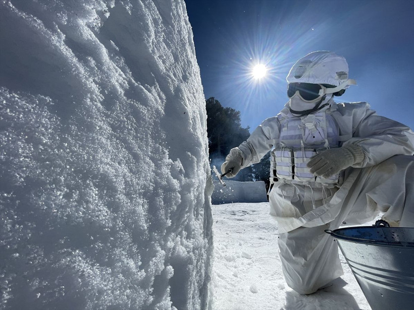 Komandoların Kars'ın karlı dağlarında zorlu eğitimi❄️⛷️🗻 - Resim: 85