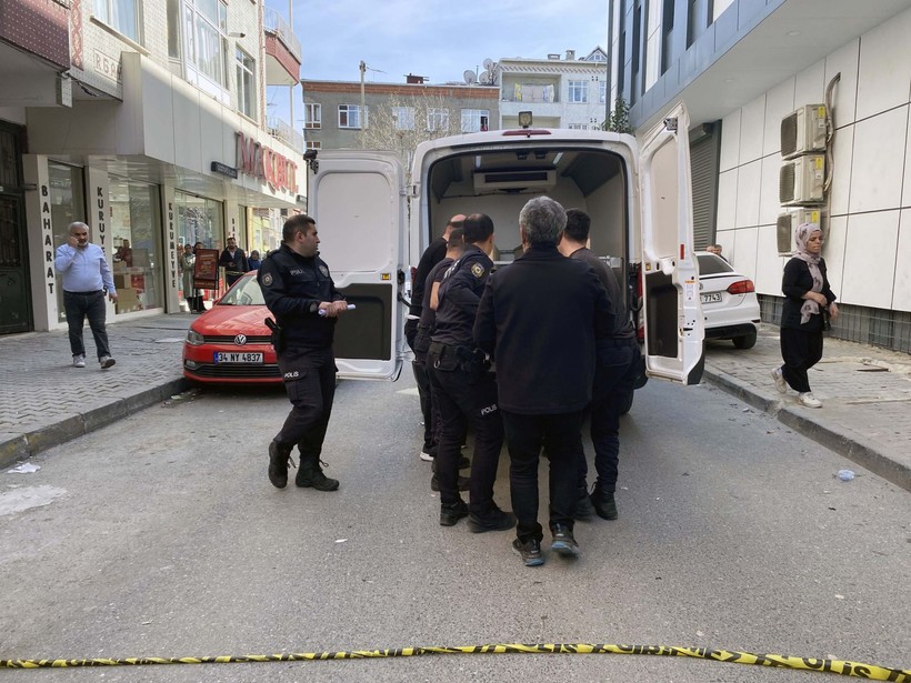 İstanbul'da güvenlik görevlisi sevgili dehşet saçtı! Ayrılmak istediği sevgilisini vurdu - Resim: 2