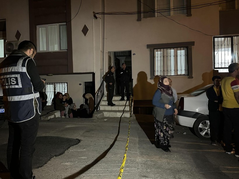 İzmir’de baba vahşeti: Eşi barışmayı kabul etmeyince 2 çocuğu ile kendisini vurdu: 1 ölü, 2 yaralı - Resim: 9