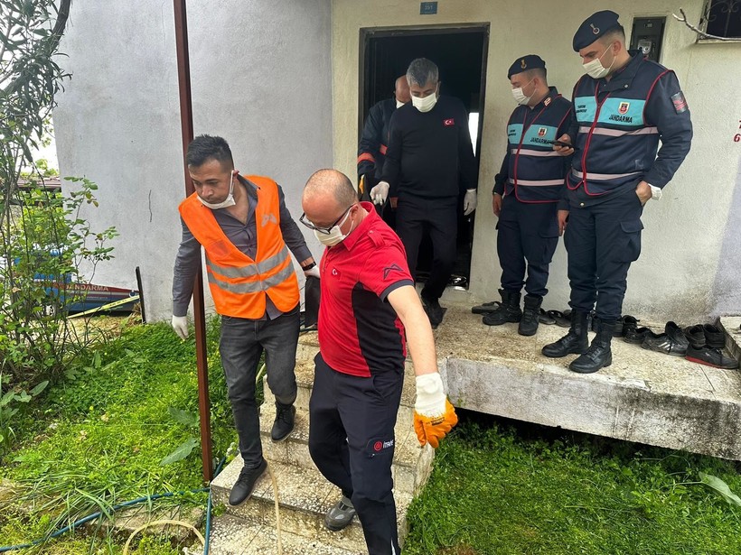 Mersin'de bir ailenin sır ölümü! Cesetleri yanık halde bulundu - Resim: 16