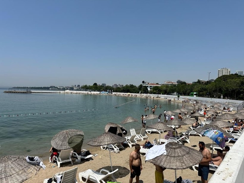 Bir yanda Üsküdar bir yanda Caddebostan! İstanbullular denizlere akın etti - Resim: 11