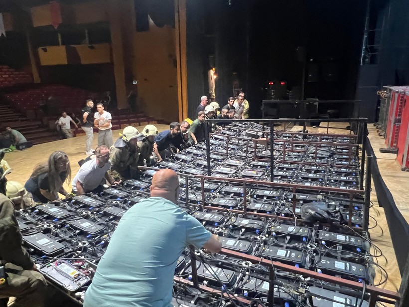 Şişli'deki konser salonunda bulunan dev ekran insanların üzerine devrildi - Resim : 2