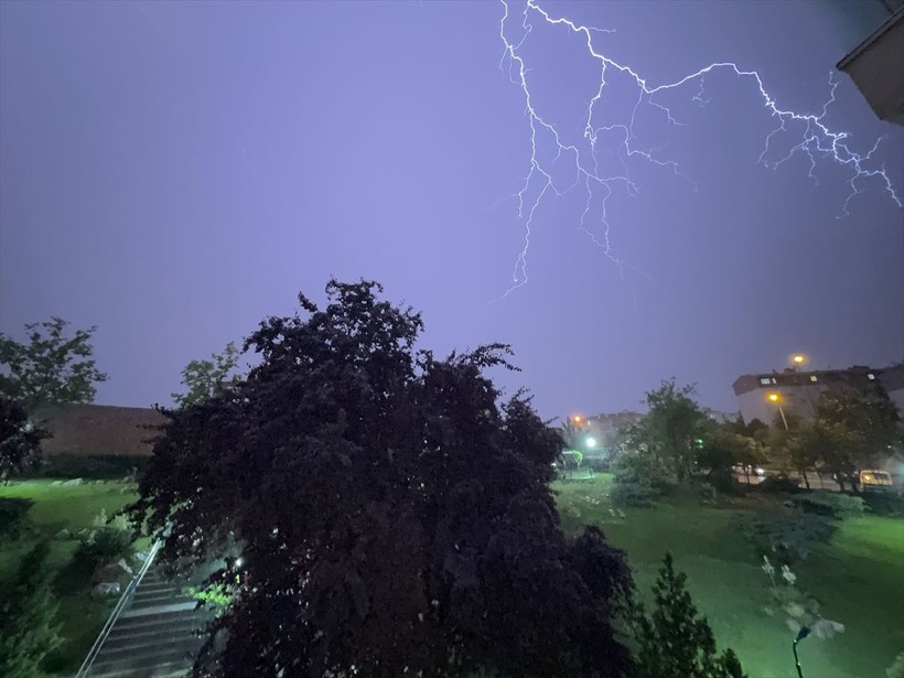Ankara’da sağanak yağış hayatı olumsuz etkiledi - Resim: 7