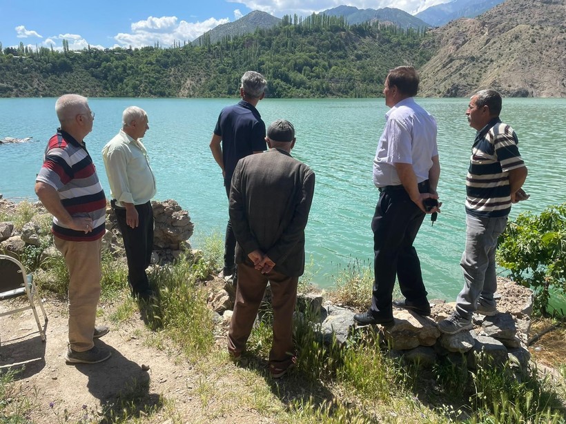Baraj suyu köyü ikiye böldü; taşınmayan evlerde göl manzarası - Resim: 5