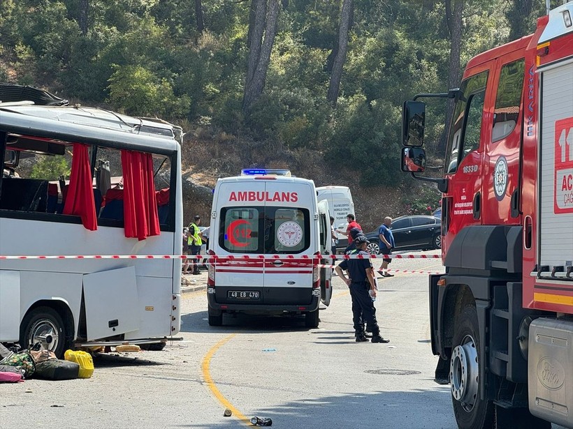 Muğla'da can pazarı! Günübirlik tatilcileri taşıyan tur otobüsünün freni patladı: 2 ölü, 32 yaralı - Resim: 11
