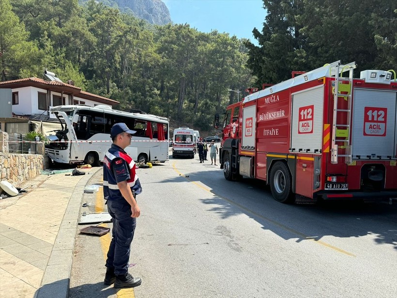 Muğla'da can pazarı! Günübirlik tatilcileri taşıyan tur otobüsünün freni patladı: 2 ölü, 32 yaralı - Resim: 13