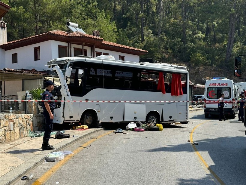 Muğla'da can pazarı! Günübirlik tatilcileri taşıyan tur otobüsünün freni patladı: 2 ölü, 32 yaralı - Resim: 14