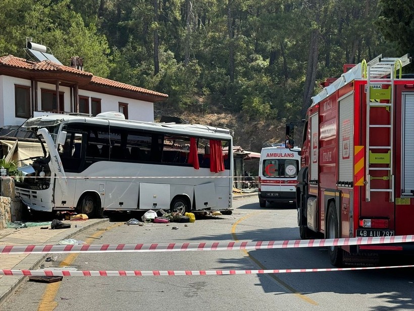 Muğla'da can pazarı! Günübirlik tatilcileri taşıyan tur otobüsünün freni patladı: 2 ölü, 32 yaralı - Resim: 17