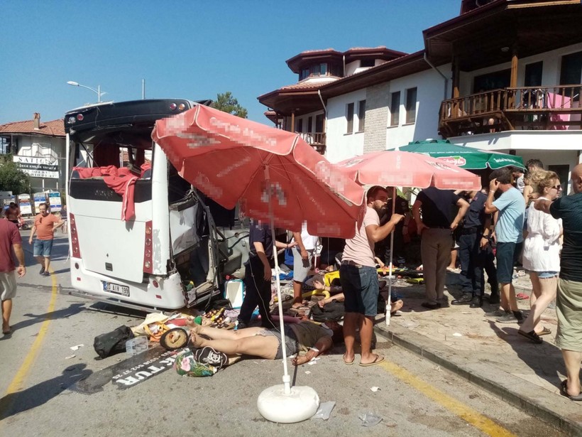 Muğla'da can pazarı! Günübirlik tatilcileri taşıyan tur otobüsünün freni patladı: 2 ölü, 32 yaralı - Resim: 4