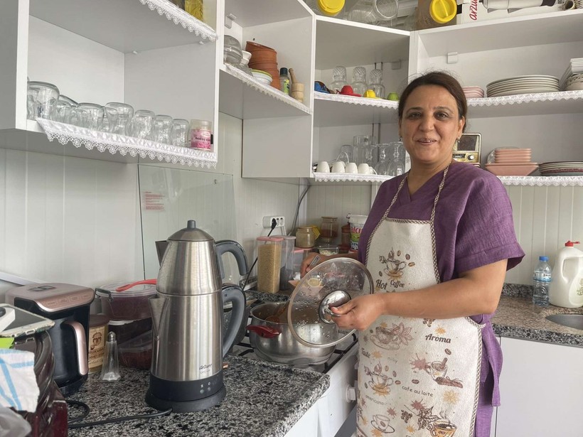 Depremzede esnafın konteynerine giren hırsız içli köfte yiyip, bulaşıkları yıkadı - Resim: 1
