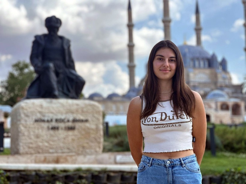 Almanya'da 16 yaşındaki öğrenci belediye meclis üyesi seçildi - Resim: 1