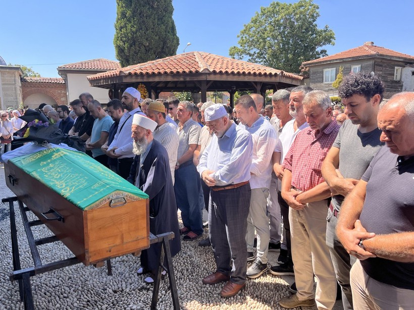 Edirne'de arkadaşının silahından çıkan kurşunla can veren Duru, son yolculuğuna uğurlandı - Resim: 6