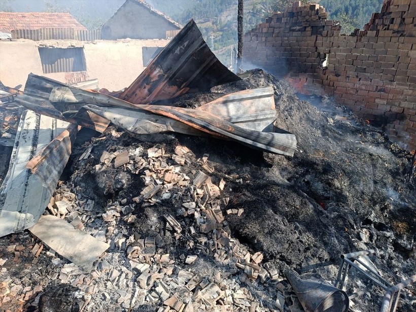 Kastamonu'da yangın faciası! 3 ev küle döndü, 1 kişi hayatını kaybetti! - Resim: 5