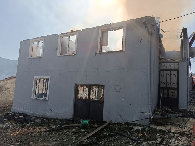 Kastamonu'da yangın faciası! 3 ev küle döndü, 1 kişi hayatını kaybetti! - Resim: 11
