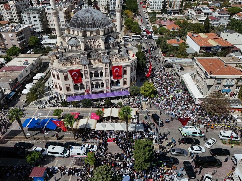 İsrail askerlerince öldürülen Ayşenur Ezgi Eygi, son yolculuğuna uğurlandı - Resim: 10