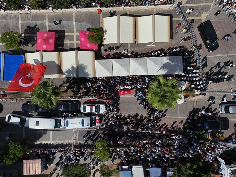 İsrail askerlerince öldürülen Ayşenur Ezgi Eygi, son yolculuğuna uğurlandı - Resim: 11