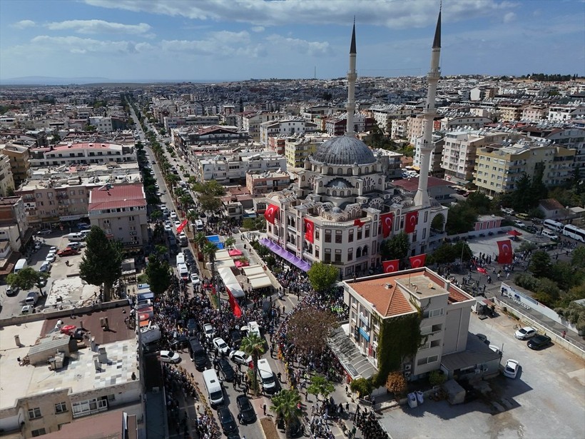 İsrail askerlerince öldürülen Ayşenur Ezgi Eygi, son yolculuğuna uğurlandı - Resim: 16
