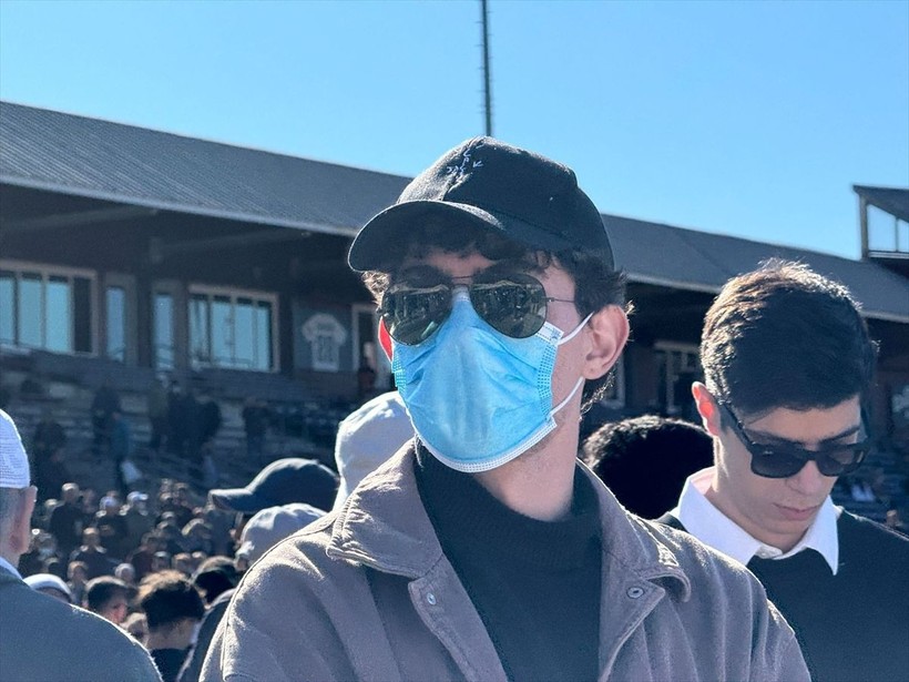Gülen'in cenazesine katılanlar yüzlerini maske ve gözlükle gizledi - Resim: 1