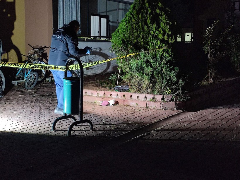 Kadın öğretmen boşanma aşamasındaki kocası tarafından 17 bıçak darbesiyle öldürüldü - Resim: 7