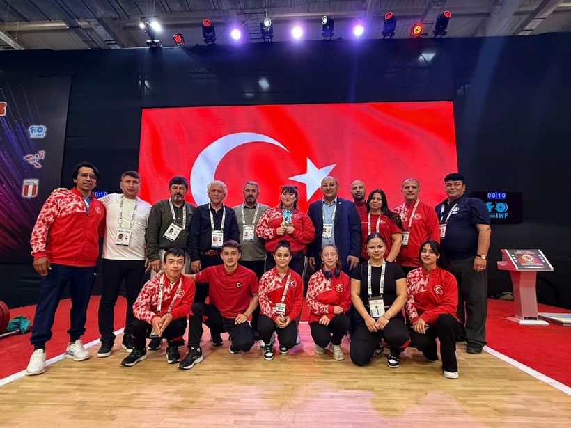Milli halterci Fatmagül Çevik, dünya şampiyonu - Resim : 1