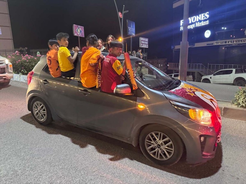 Ağrı'dan Tekirdağ'a şampiyonluk kutlaması! Yurdun dört bir yanında Galatasaraylı taraftardan kutlama - Resim: 40