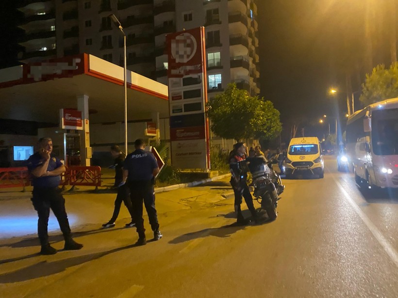Eski kocasını sokağın orta yerinde vurdu: O anlar kamerada! - Resim : 1