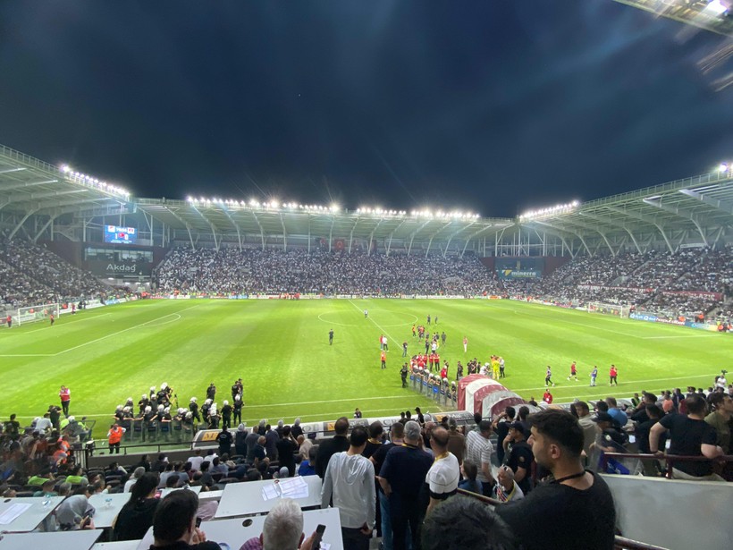 Elazığspor-Vanspor FK maçı tatil edildi - Resim : 1
