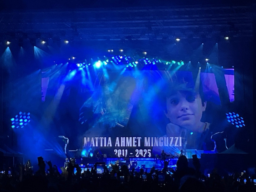 Ünlü rock grubu Gun's N' Roses, İstanbul konserinde Mattia Ahmet Minguzzi'ye şarkı hediye etti - Resim : 1