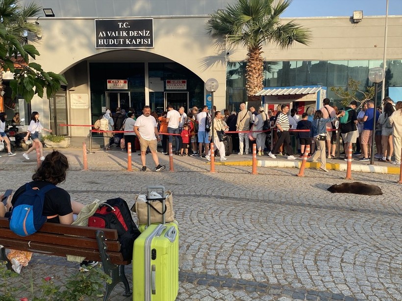 Bayramda Komşu ziyareti: Ayvalık'tan Midilli’ye kuyruk oluştu - Resim: 4