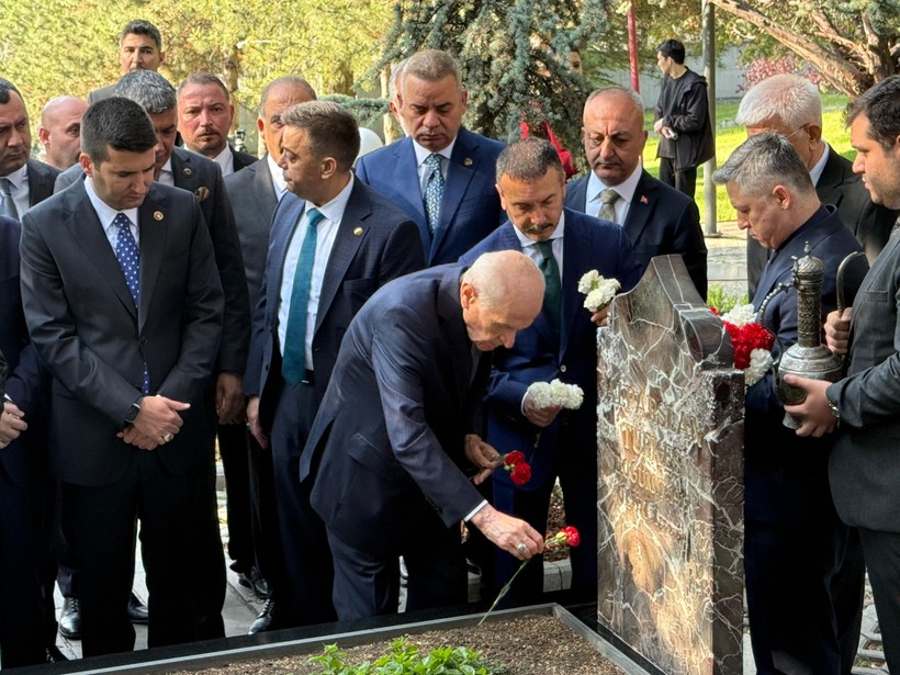 MHP Lideri Bahçeli'den Ülkü Ocaklarına ziyaret - Resim : 1