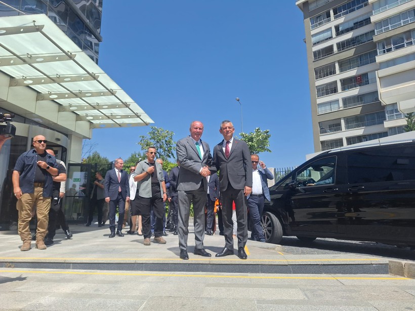 CHP lideri Özgür Özel Muharrem İnce'yi ziyaret etti: Baba evine davet ettik - Resim : 1