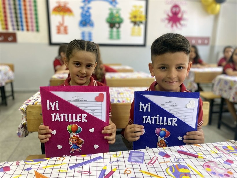 Okullarda karne heyecanı! Yaklaşık 20 milyon öğrenci yaz tatiline girdi - Resim: 10