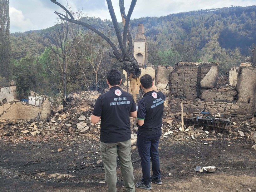 Bakan Kurum Bilecik’teki orman yangınıyla ilgili konuştu: Yaraları hızla saracağız, devletimiz yanınızdadır - Resim: 10