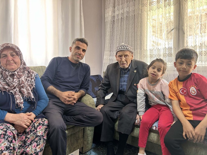 103 yaşındaki Kore Gazisi torununun torununu gördü! Senelerdir her gün yaptığı tek şey var - Resim: 6