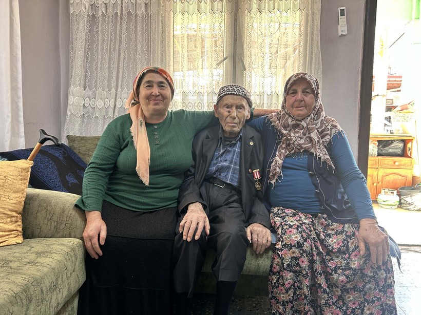 103 yaşındaki Kore Gazisi torununun torununu gördü! Senelerdir her gün yaptığı tek şey var - Resim: 1