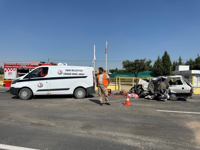 Otomobilin kamyonla çarpıştığı kazada baba ve kızı hayatını kaybetti - Resim: 2