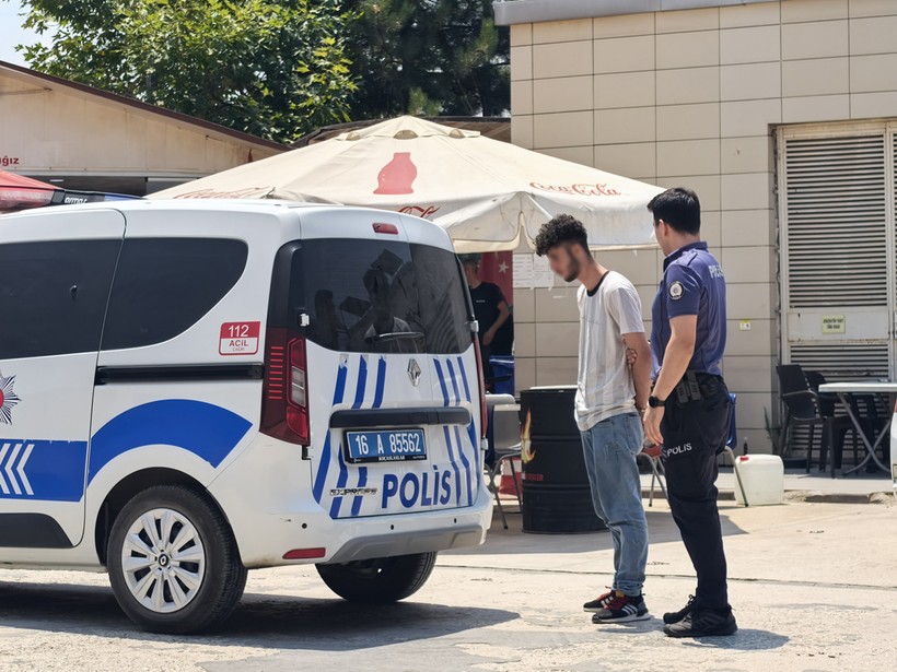 Bursa'da bir garip olay! Kendisini hortumla ıslatmayı reddeden bahçıvanı darbetti - Resim : 2