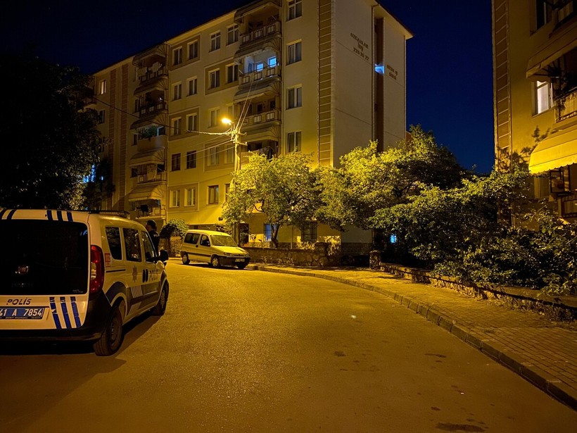 "Çocuk gürültüsü" kavgasında komşusunu bıçaklayan şahıs tutuklandı - Resim : 1