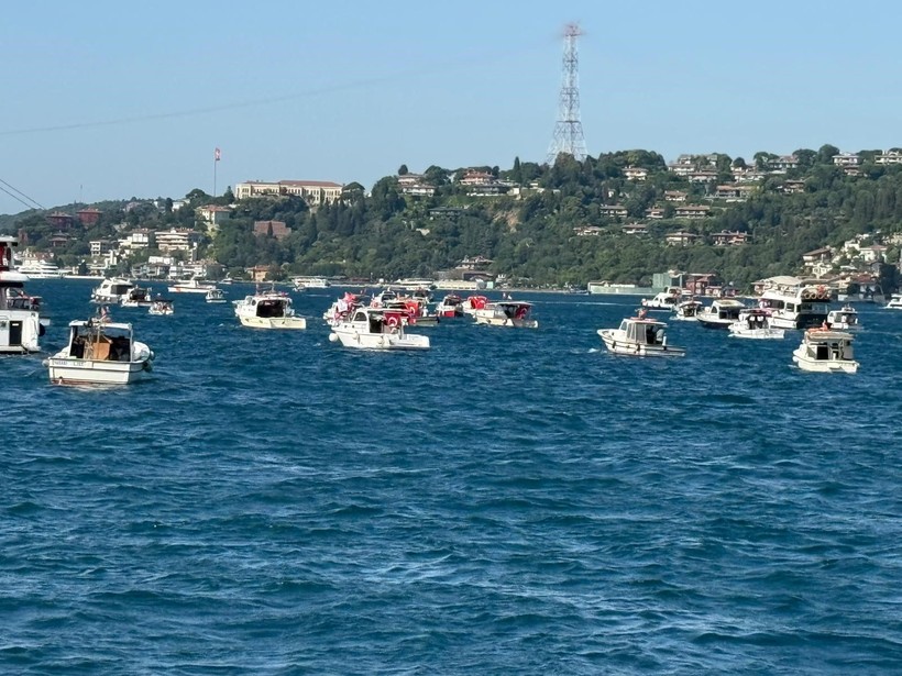 Boğaz'dan 15 Temmuz geçişi: 253 şehidin anısına 253 tekne ve bot boğazı selamladı - Resim: 6
