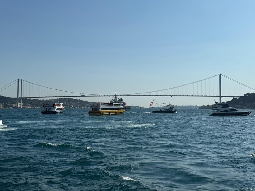 Boğaz'dan 15 Temmuz geçişi: 253 şehidin anısına 253 tekne ve bot boğazı selamladı - Resim: 5