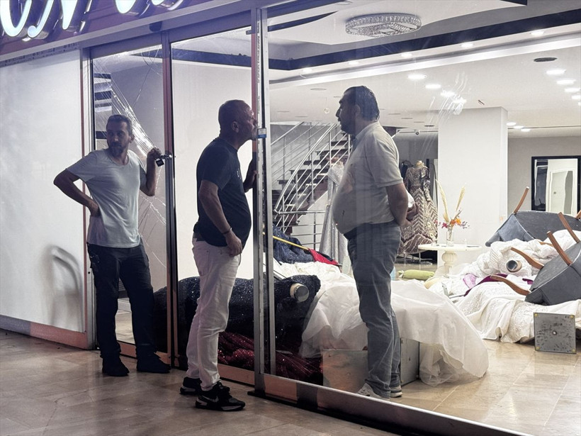 Antalya'da gelinlikçi dükkanını ateşe vermeye çalışan kişi gözaltına alındı - Resim: 3