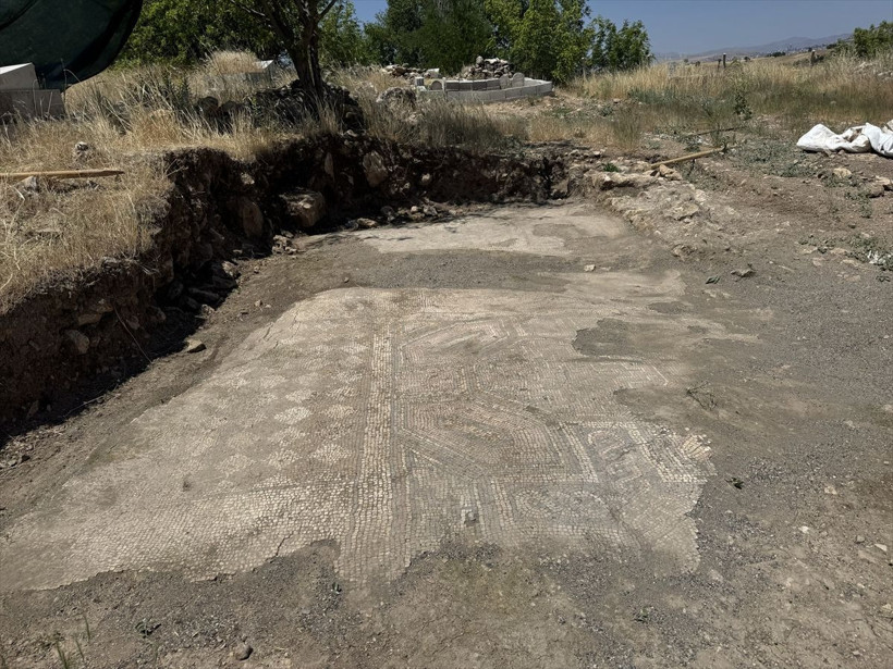 Diyarbakır'da mezar kazarken Roma dönemine ait mozaik bulundu - Resim: 3