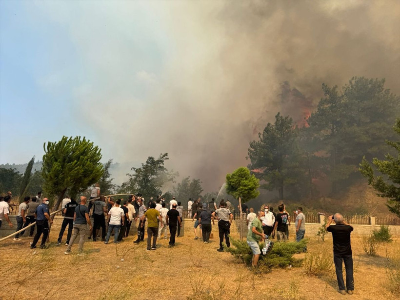 Çanakkale'de halkı tek vücut oldu: Yangına imece usulü müdahale - Resim: 1