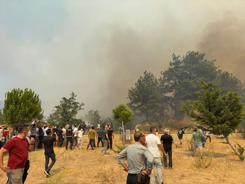 Çanakkale'de halkı tek vücut oldu: Yangına imece usulü müdahale - Resim: 3