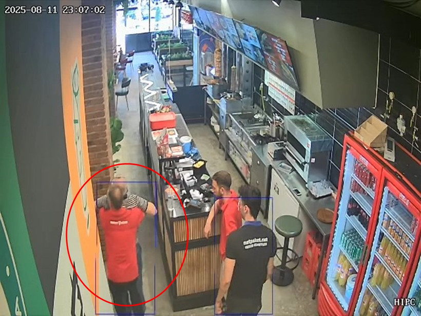 Döner ustası, boğazına yiyecek kaçan müşterisini Heimlich manevrasıyla kurtardı - Resim : 3