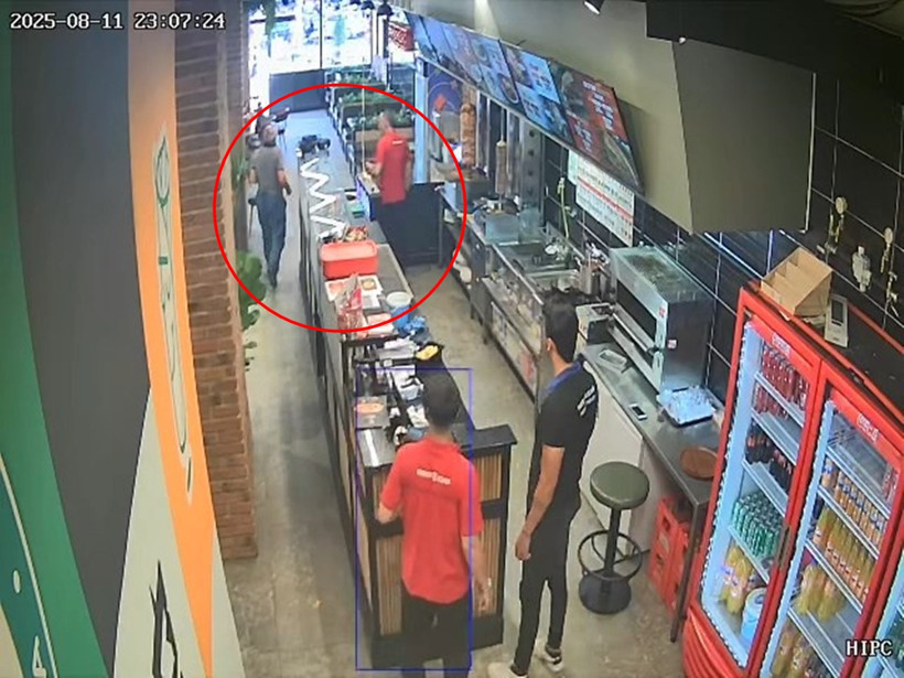 Döner ustası, boğazına yiyecek kaçan müşterisini Heimlich manevrasıyla kurtardı - Resim : 2