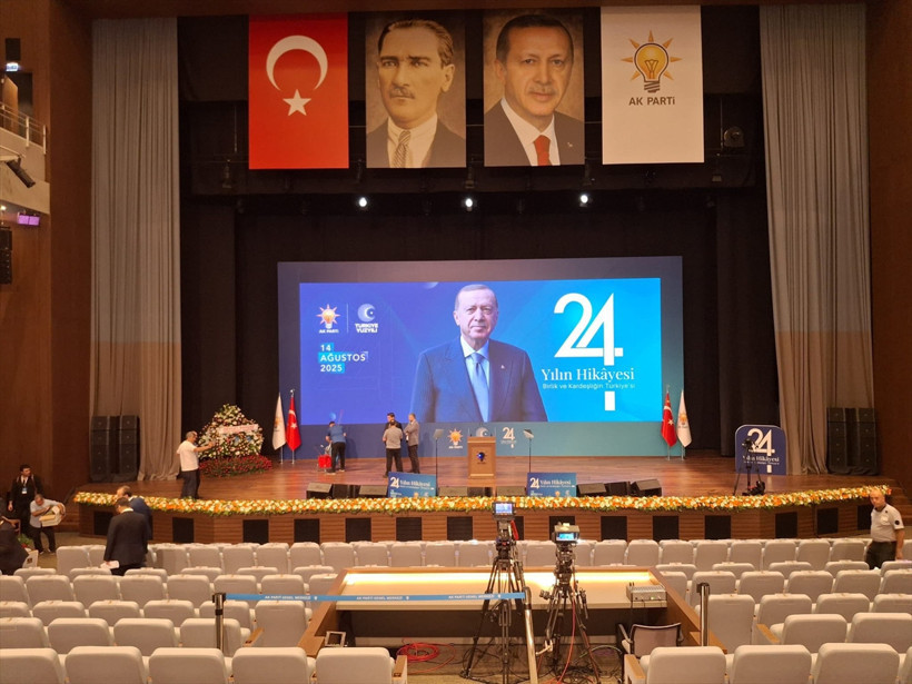Devlet Bahçeli’den AK Parti’nin 24'üncü yıl dönümüne özel çiçek - Resim : 1