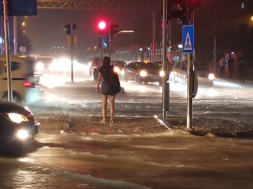 Samsun'da sağanak yağış: Atakum'da ev ve iş yerlerini su bastı - Resim: 2