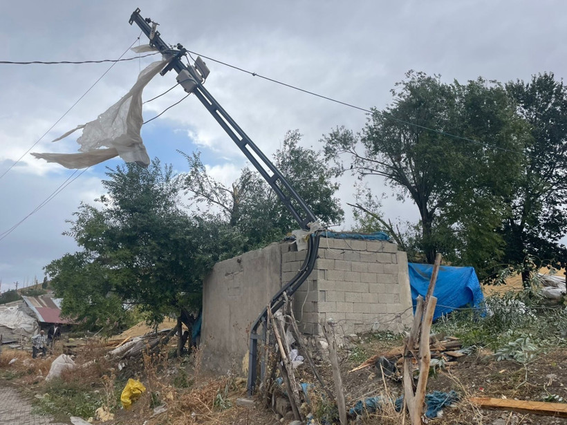 Ağrı'da fırtına çatıları uçurdu: 74 yapı zarar gördü - Resim: 2