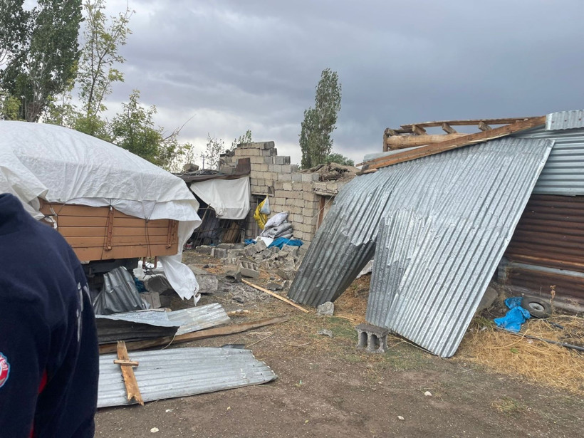 Ağrı'da fırtına çatıları uçurdu: 74 yapı zarar gördü - Resim: 5